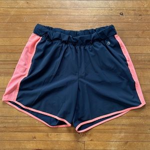Livi - Active Shorts - Size 14/16